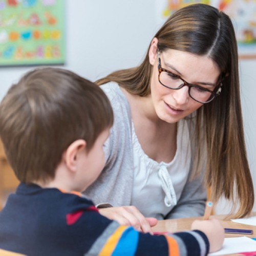 معلمة تأسيس ابتدائي جدة